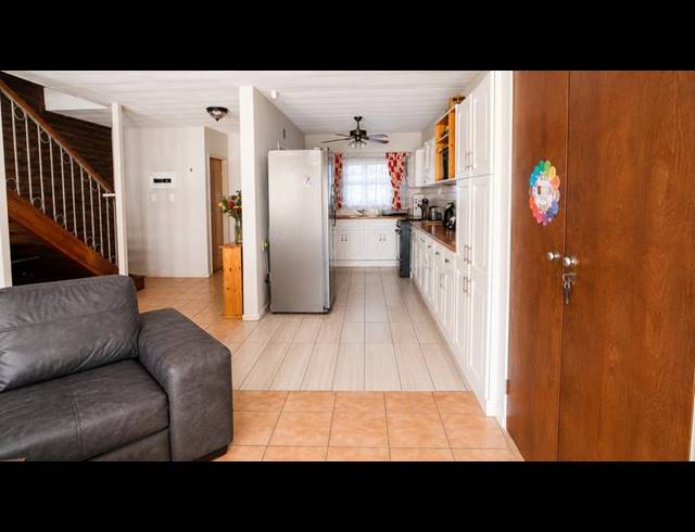 3 BEDROOM TOWNHOUSE FOR SALE IN SINOVILLE